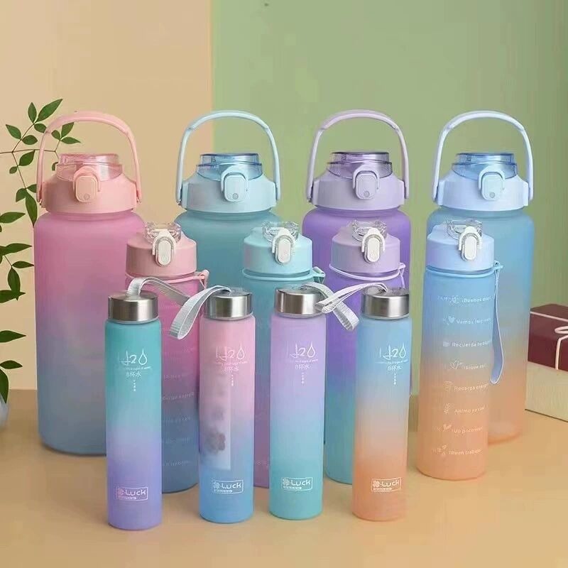 Graduated three piece set of gradient colored plastic cups, large capacity portable portable sports water bottle, fashionable frosted water cup